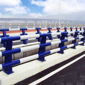 Teräsrakenteen suojakaide